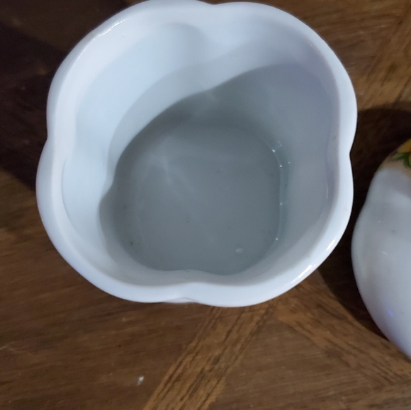 Vintage Hand painted Porcelain Yellow Rose Trinket box - Picture 5 of 9